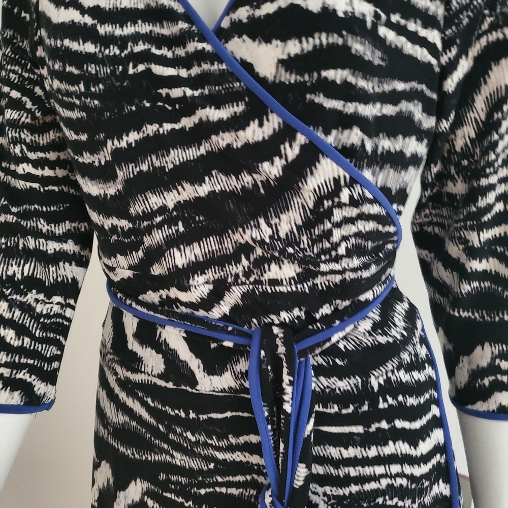 Dress - Picture 3 of 9